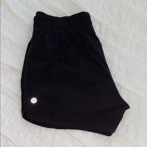 Black Tracker Short V *4”